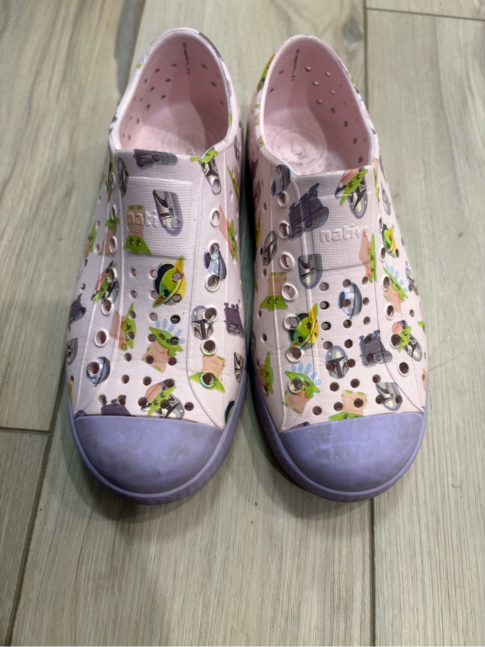 Native Kids Slip-On Sneakers in Light Pink with Purple Toe